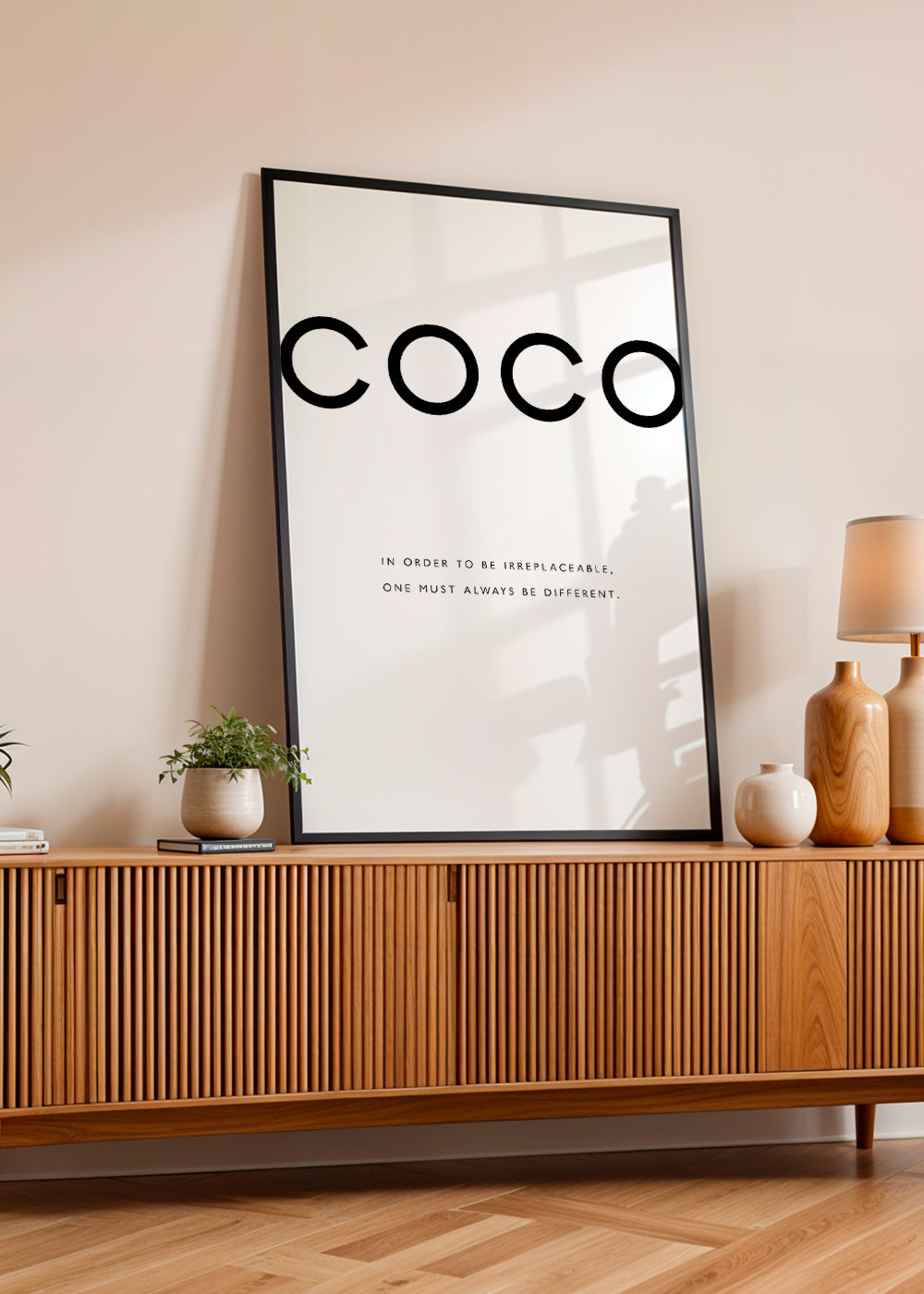 Svartvit poster med COCO-citat