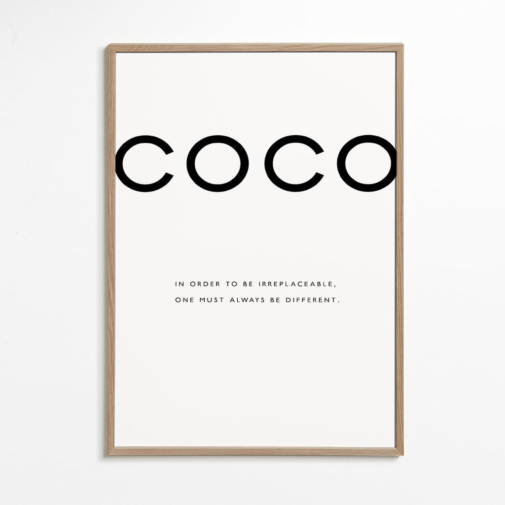 Svartvit poster med COCO-citat