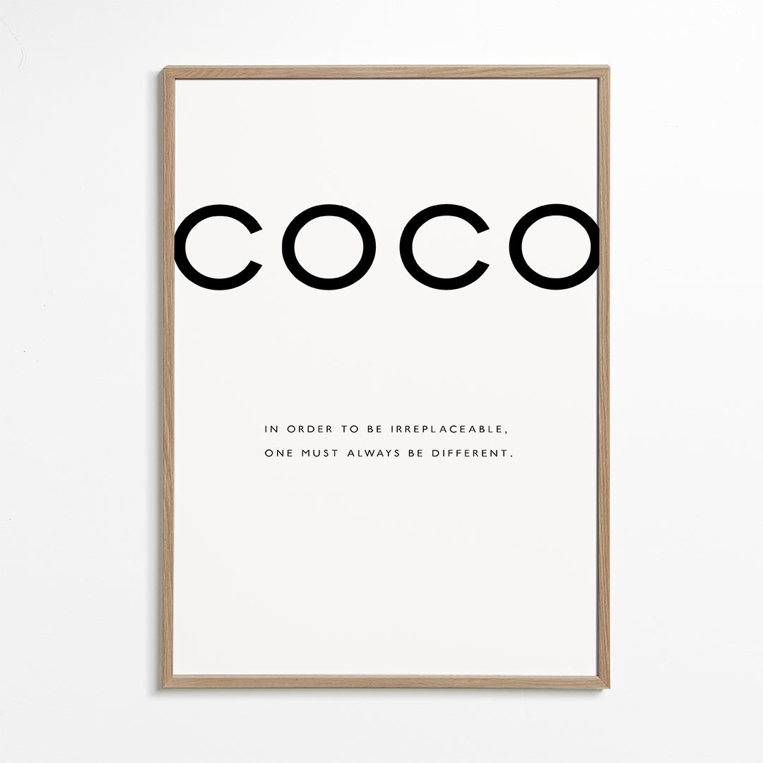 Svartvit poster med COCO-citat