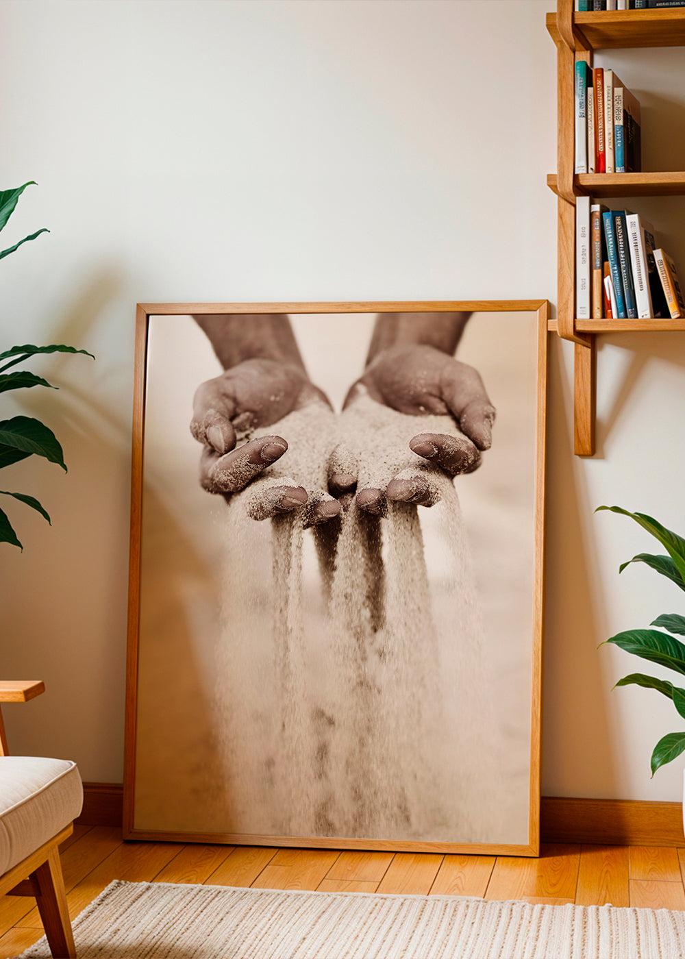 Fotografi av händer med fallande sand