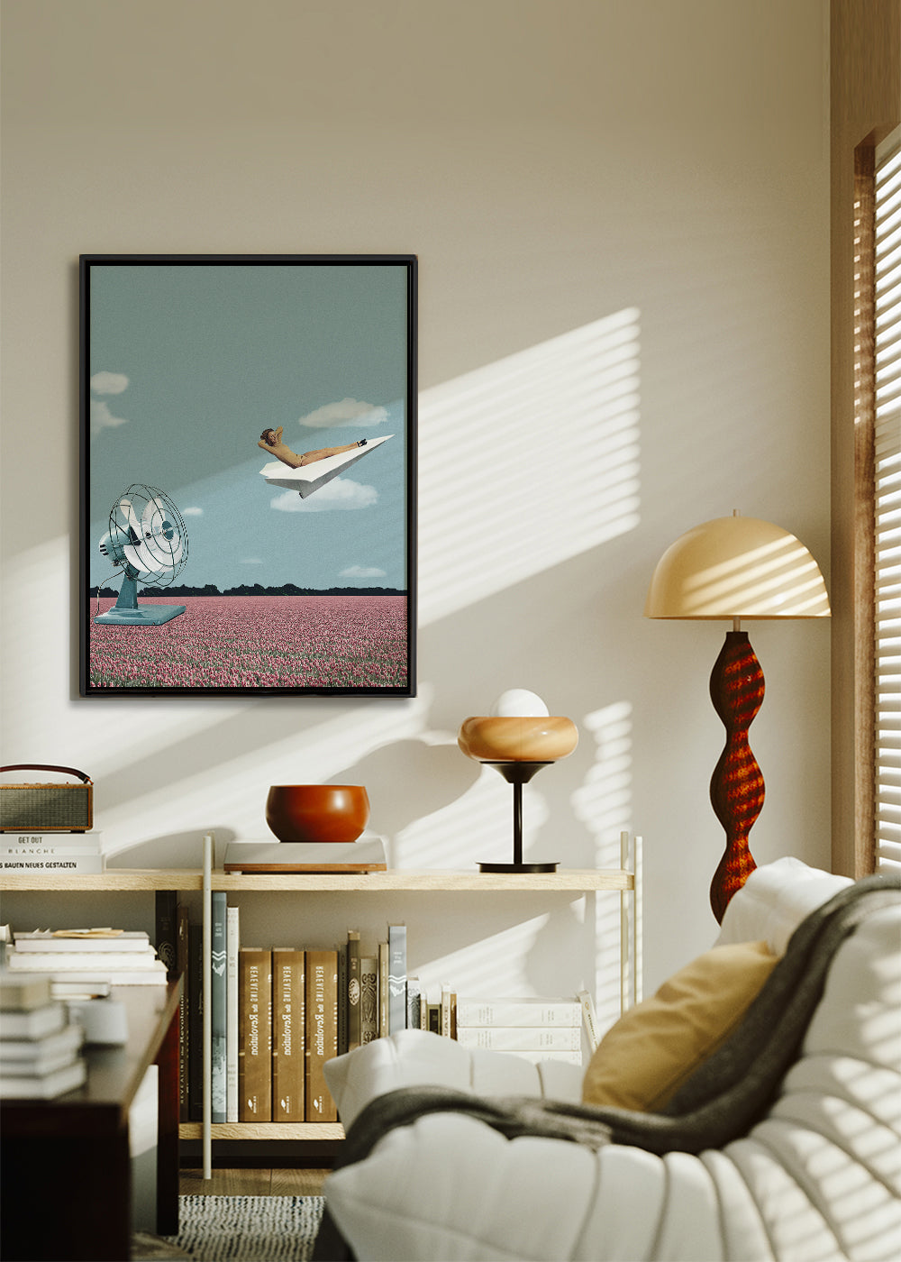 Illustration pappersflygplan över rosa fält