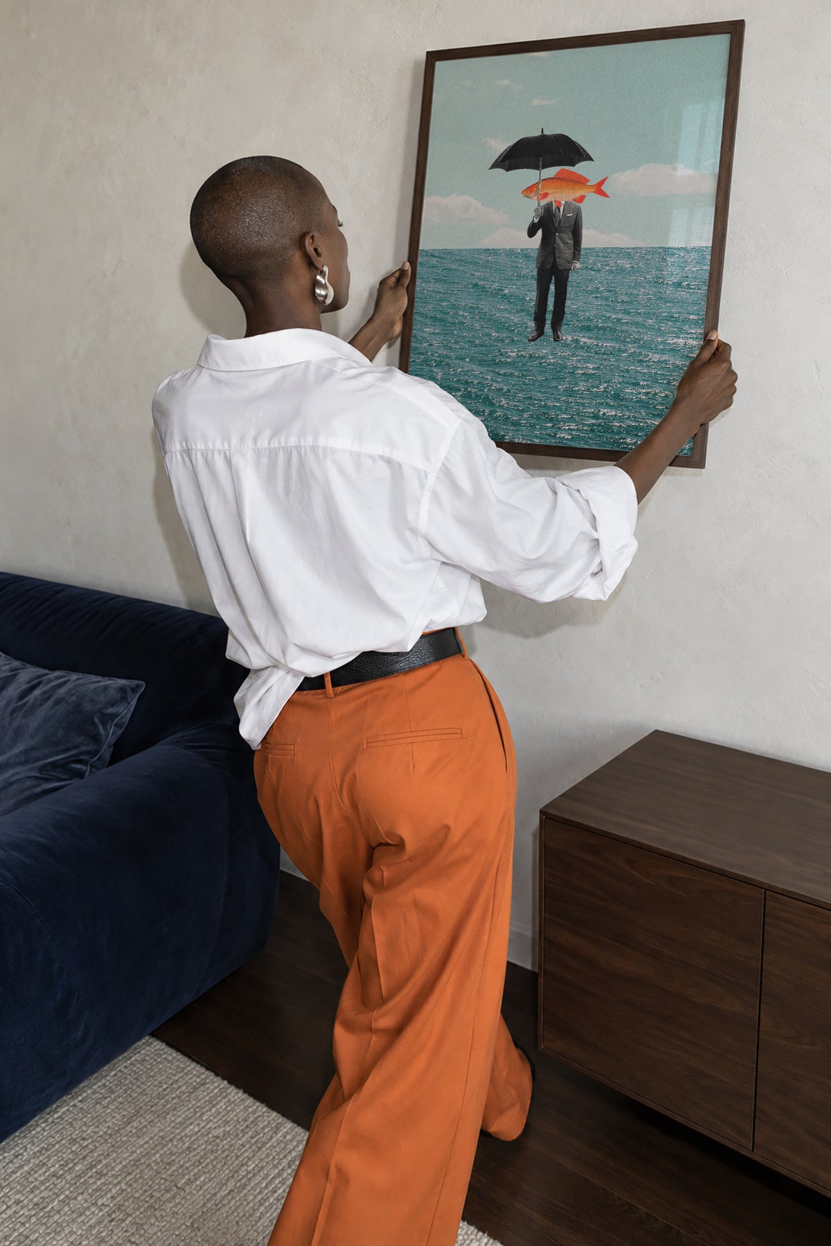 Can't get wet - Framed poster in an interior