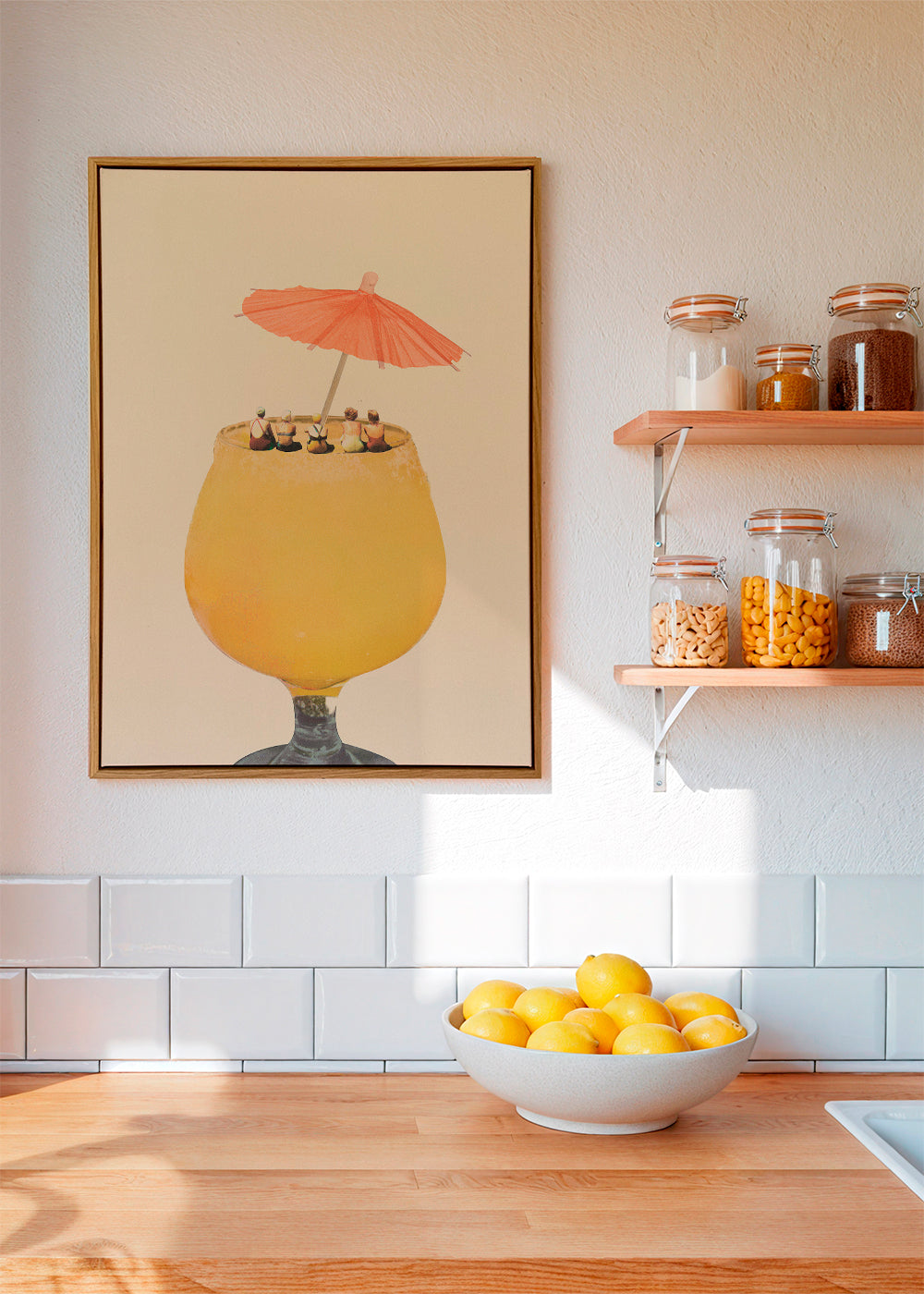 Kökskonst: cocktail med miniatyrer på kanten