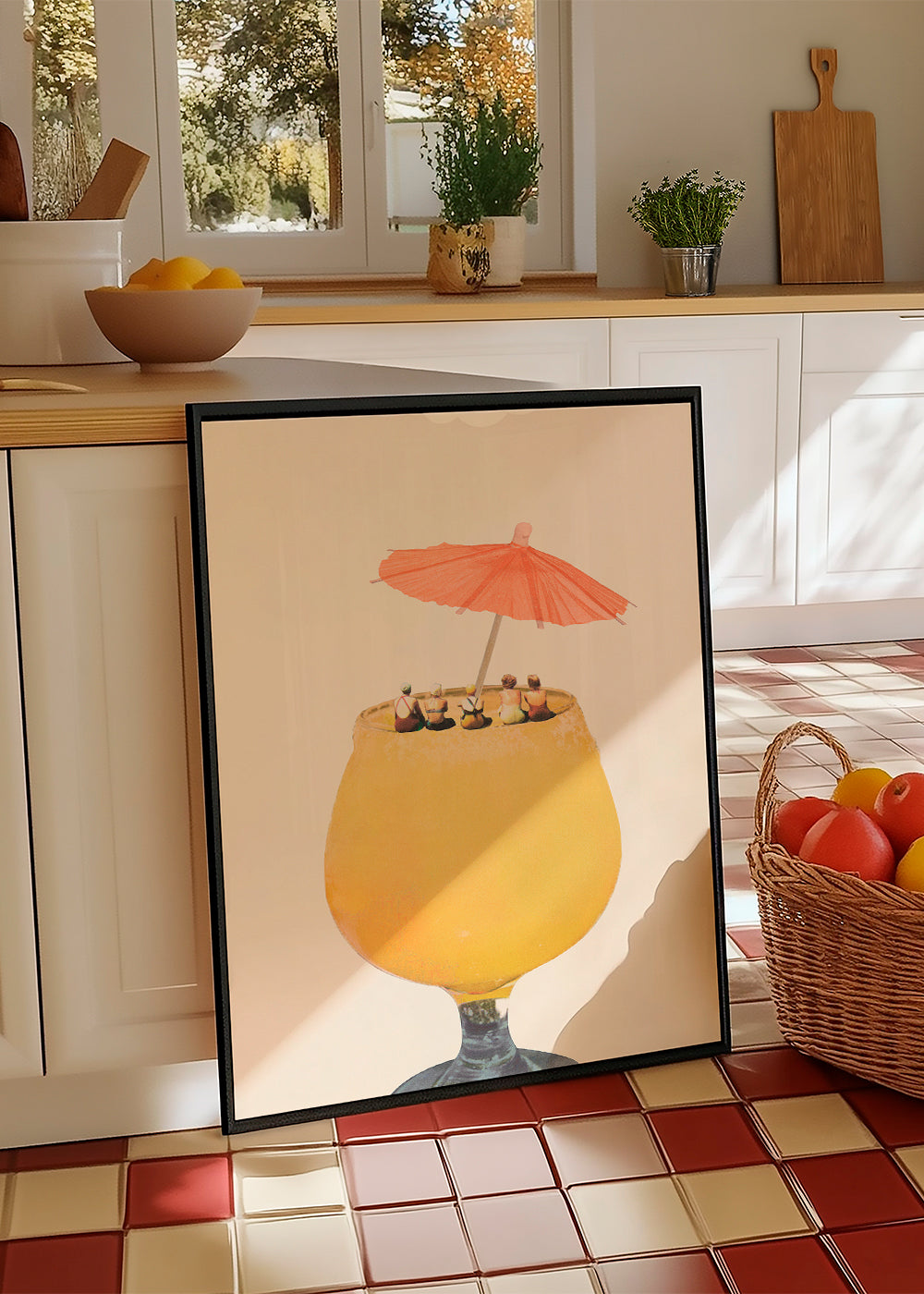 Kökskonst: cocktail med miniatyrer på kanten