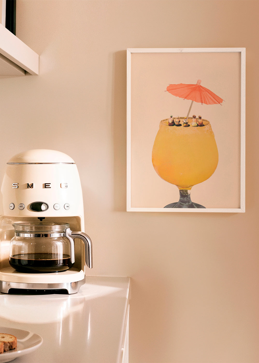 Kökskonst: cocktail med miniatyrer på kanten