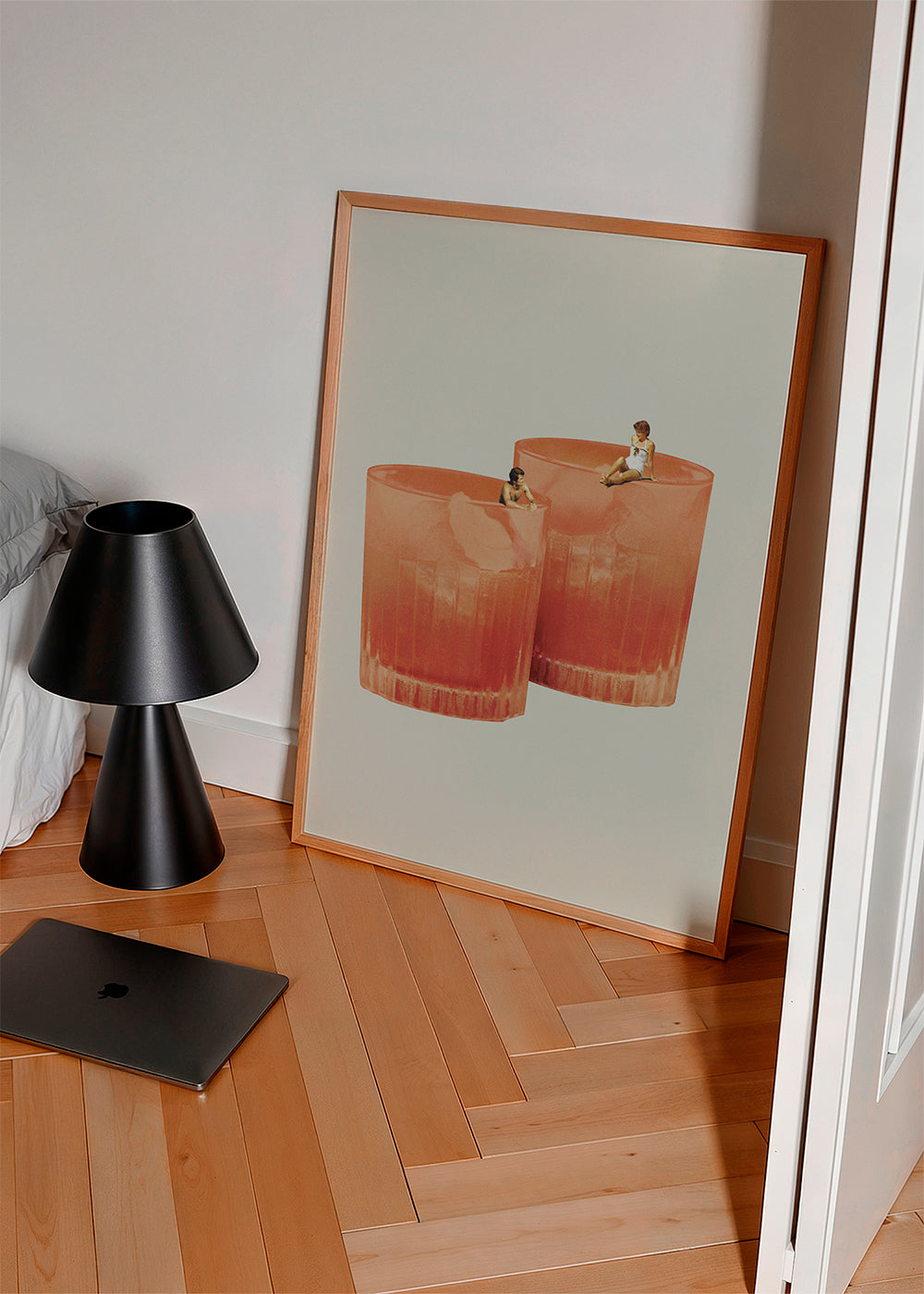 Kökskonst: cocktailglas med små simmare
