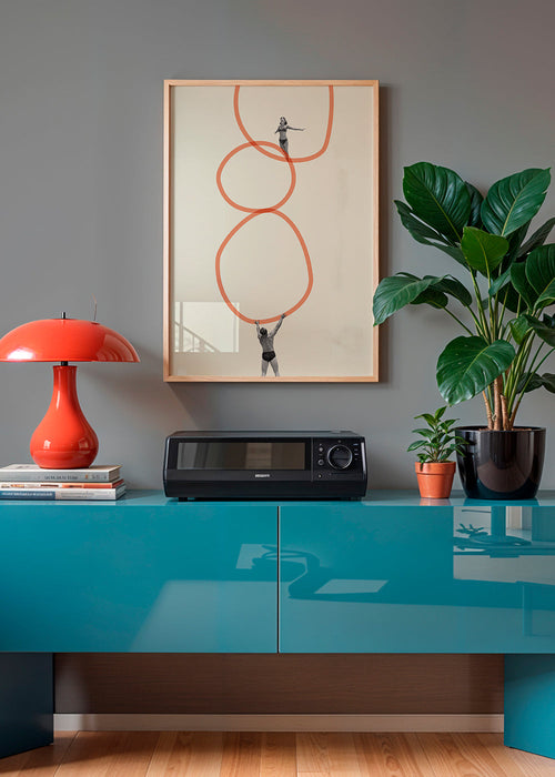 Minimalistisk konst med figurer och orange ringar