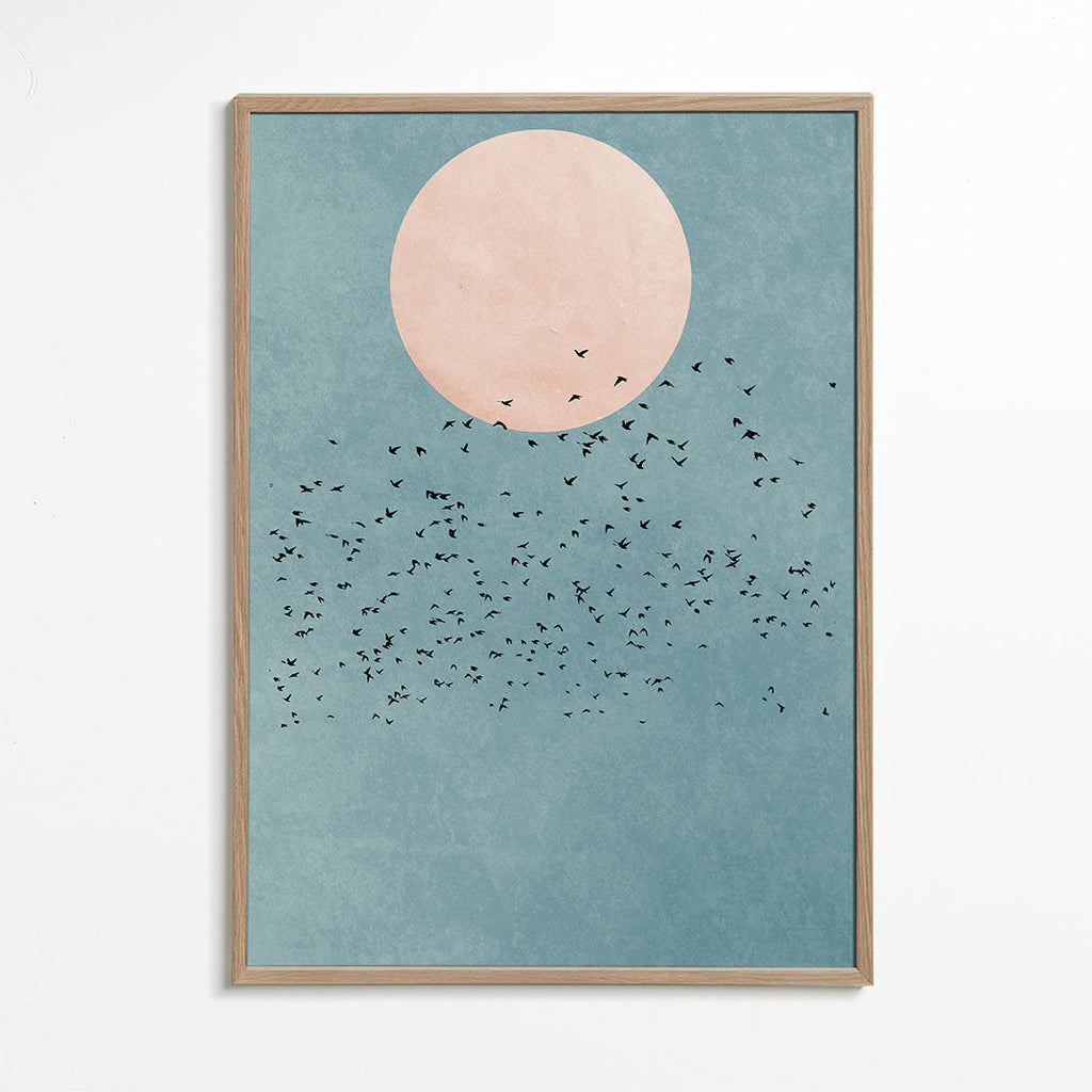 Minimalistisk illustration med rosa måne och flock