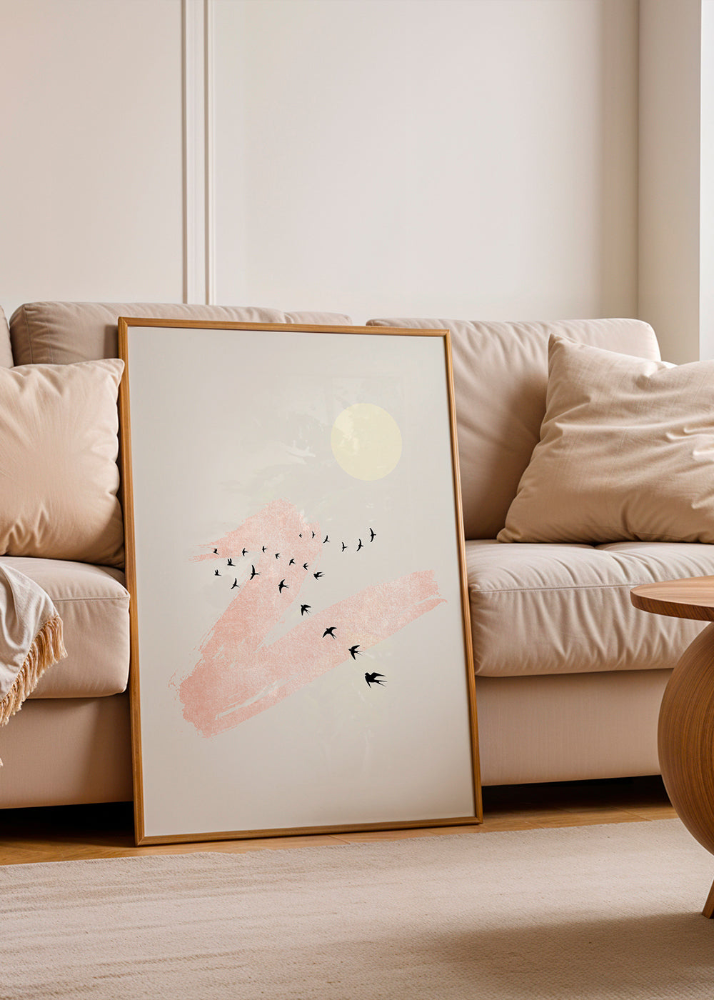Illustration av flygande fåglar med rosa penseldrag