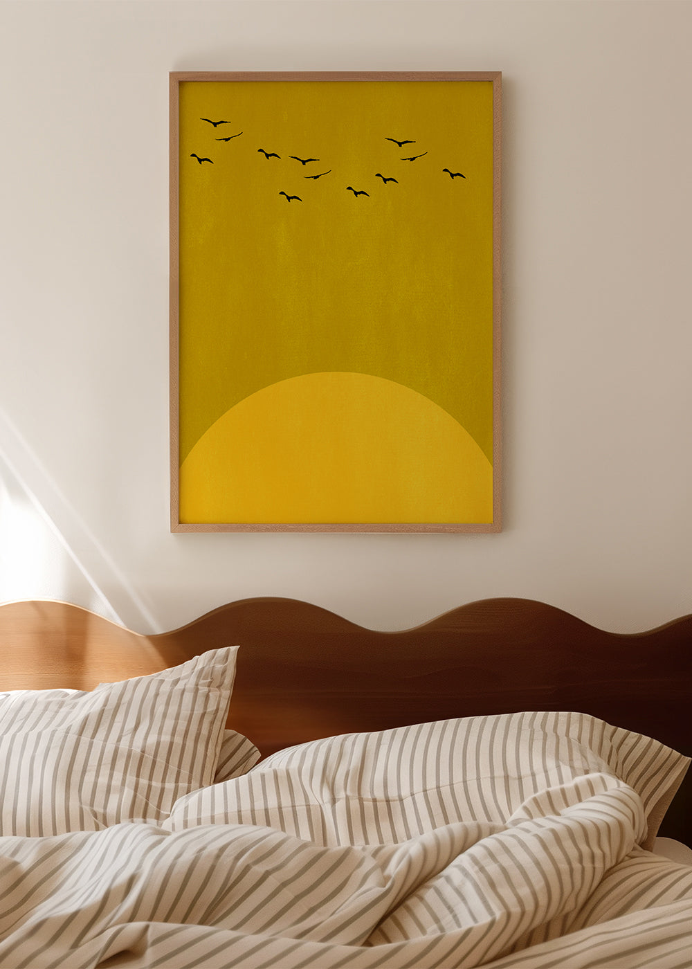 Minimalistiskt landskap med sol och fåglar