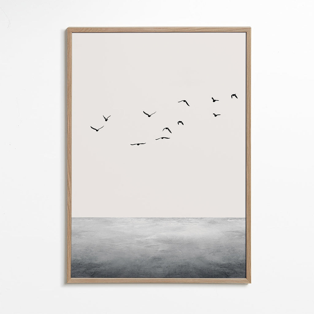 Minimalistisk tryck med flygande fåglar över lugn horisont