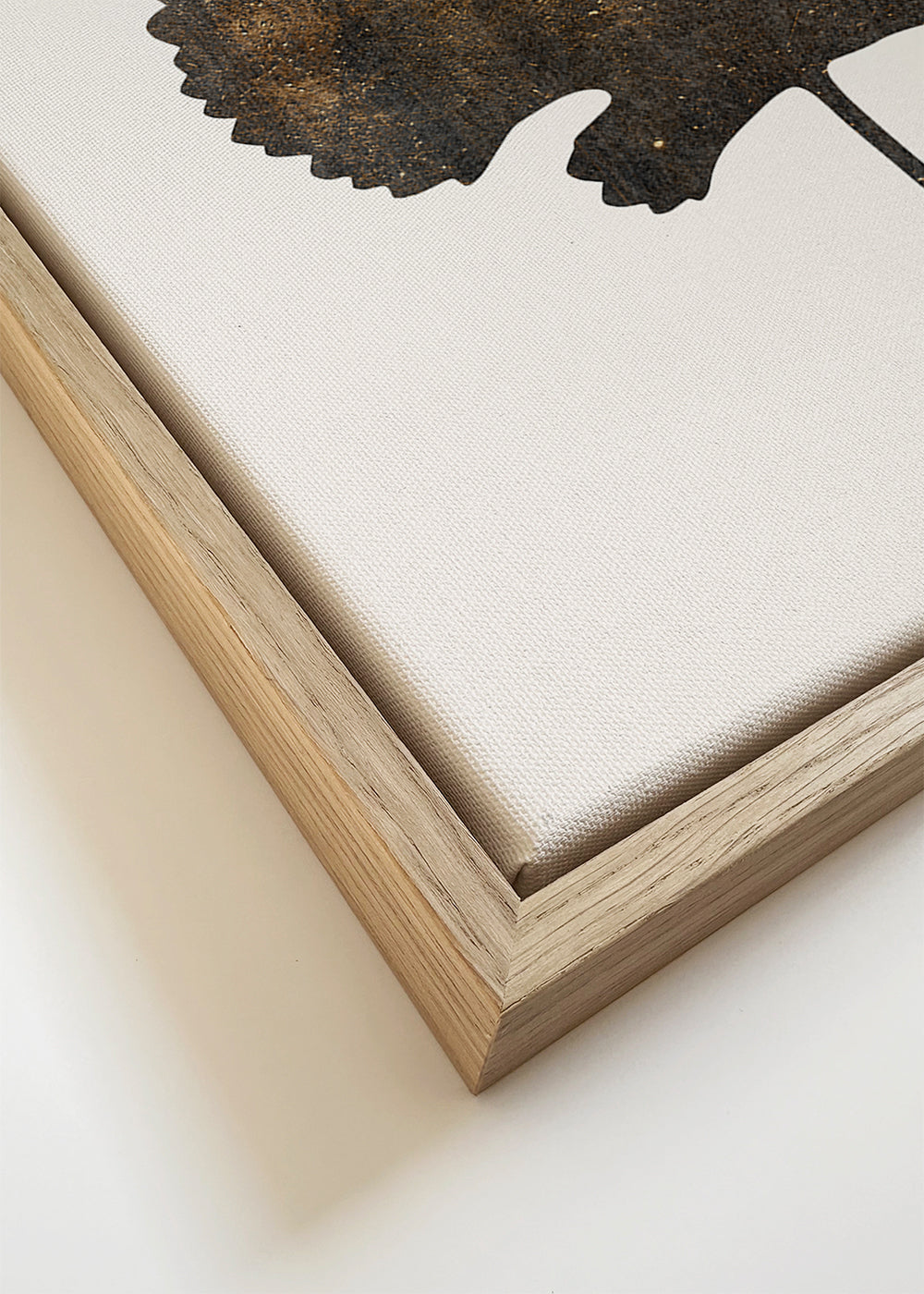 Botanisk print med texturerat guldband