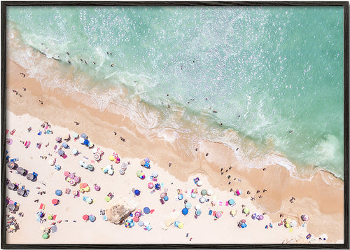 Landskapskonst — Luftfoto strand med färgglada parasoller