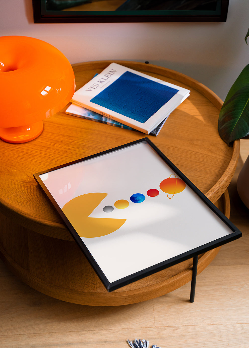 Rymdillustration Pac‑Man och planeter