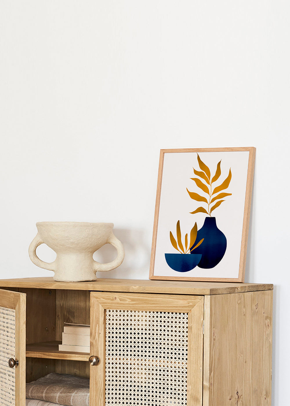 Botanisk poster gyllene blad och blå vas