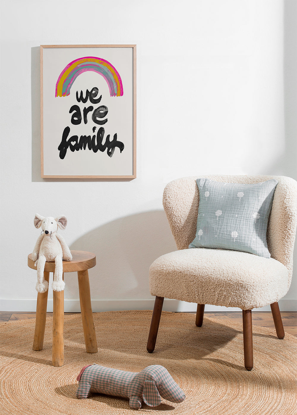 Illustration 'We are family' målad regnbåge
