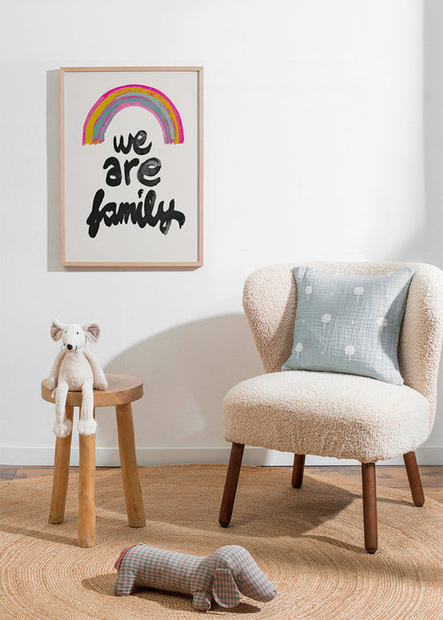 Illustration 'We are family' målad regnbåge