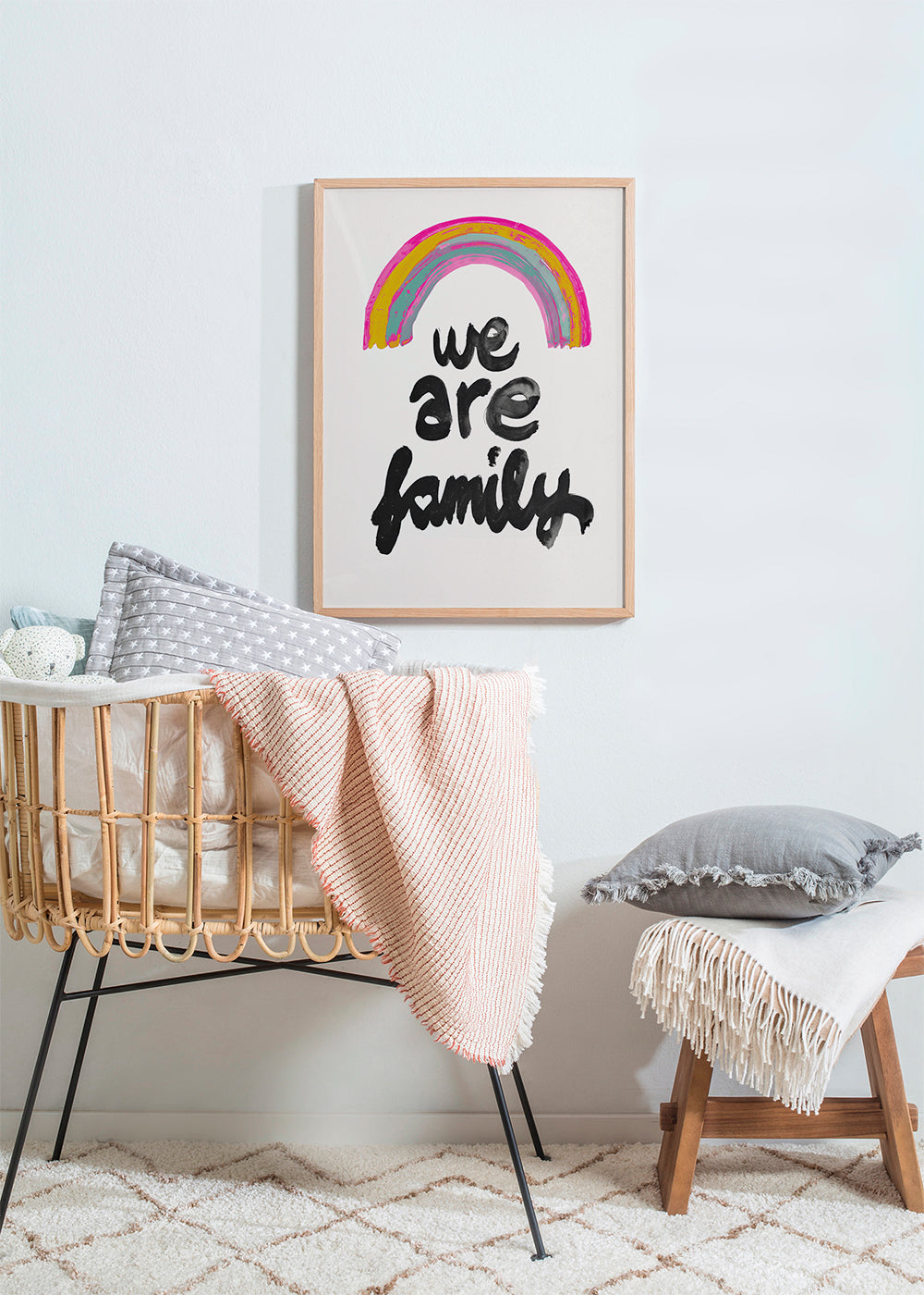 Illustration 'We are family' målad regnbåge