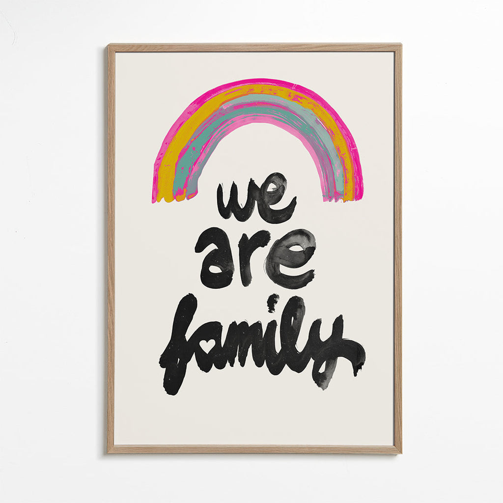 Illustration 'We are family' målad regnbåge