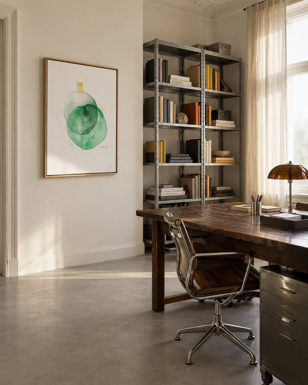 GIROS EN VERDE Y ORO - Framed canvas in an interior
