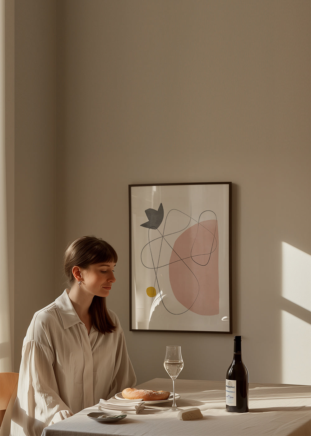 Abstrakt konst med rosa form och linjedrag