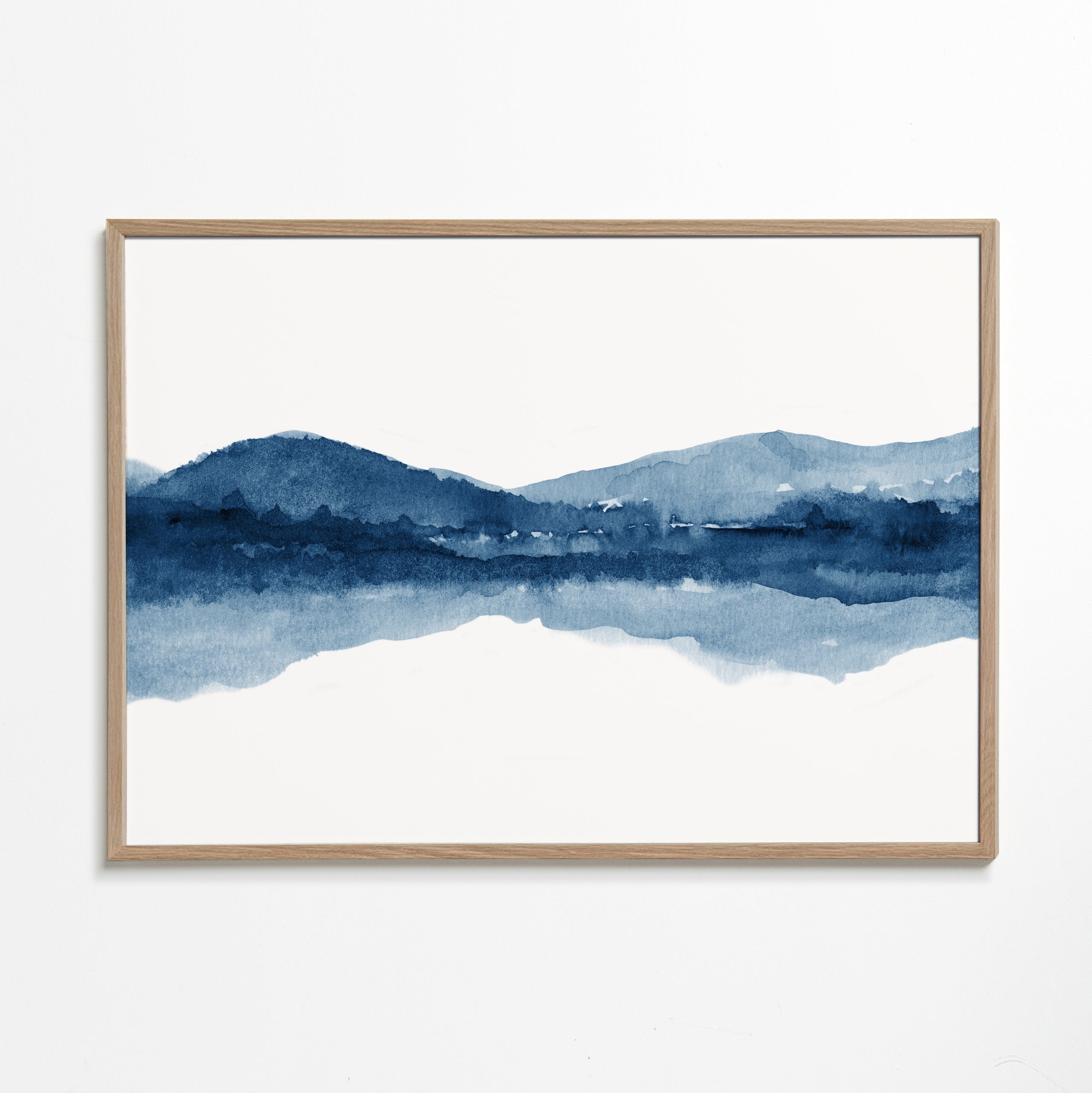 Akvarellandskap med berg och spegelreflektion