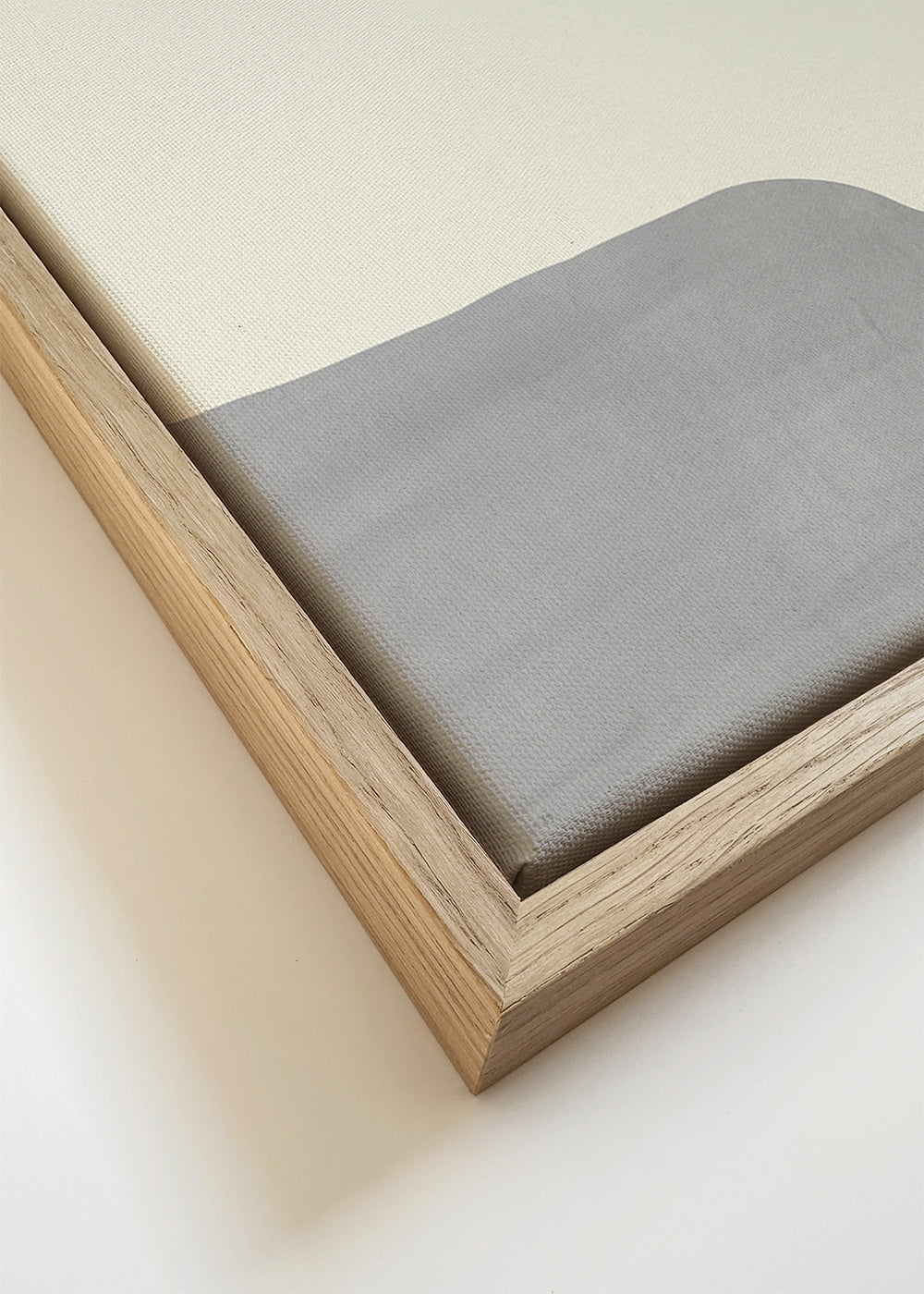 Abstrakt konst med beige organiska former