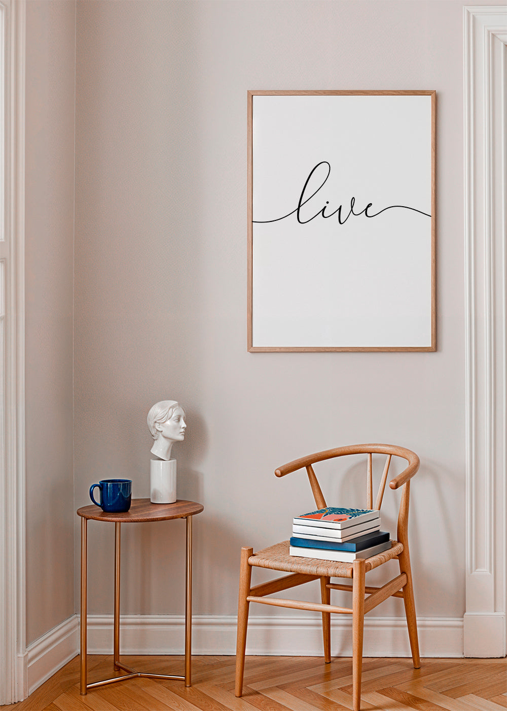 Minimalistiskt konsttryck med texten 'Live'