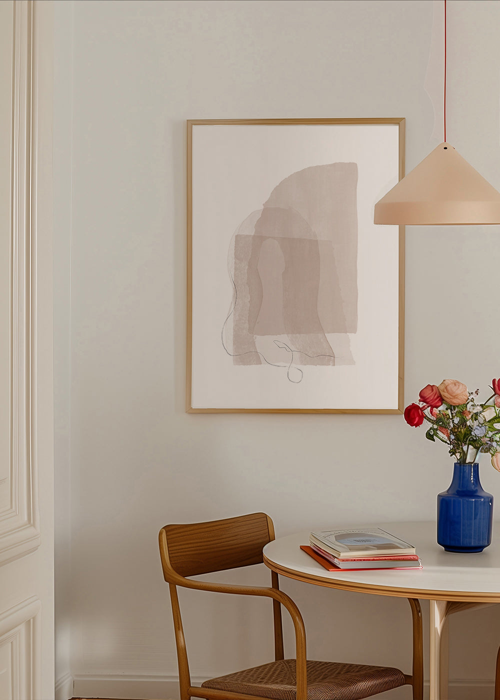 Minimalistisk tavla i neutrala toner med fina linjer