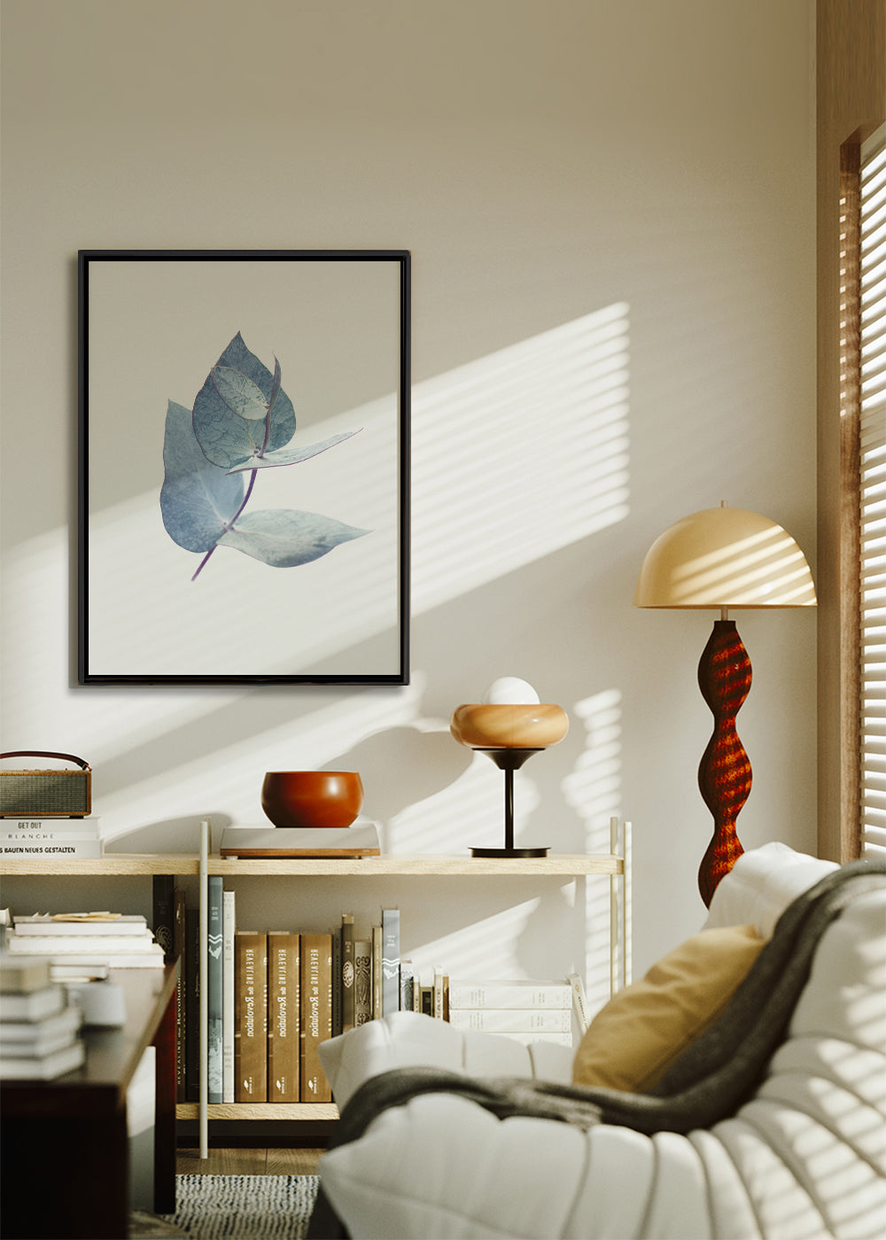 Botanisk poster: eukalyptusblad i mjuk blå ton