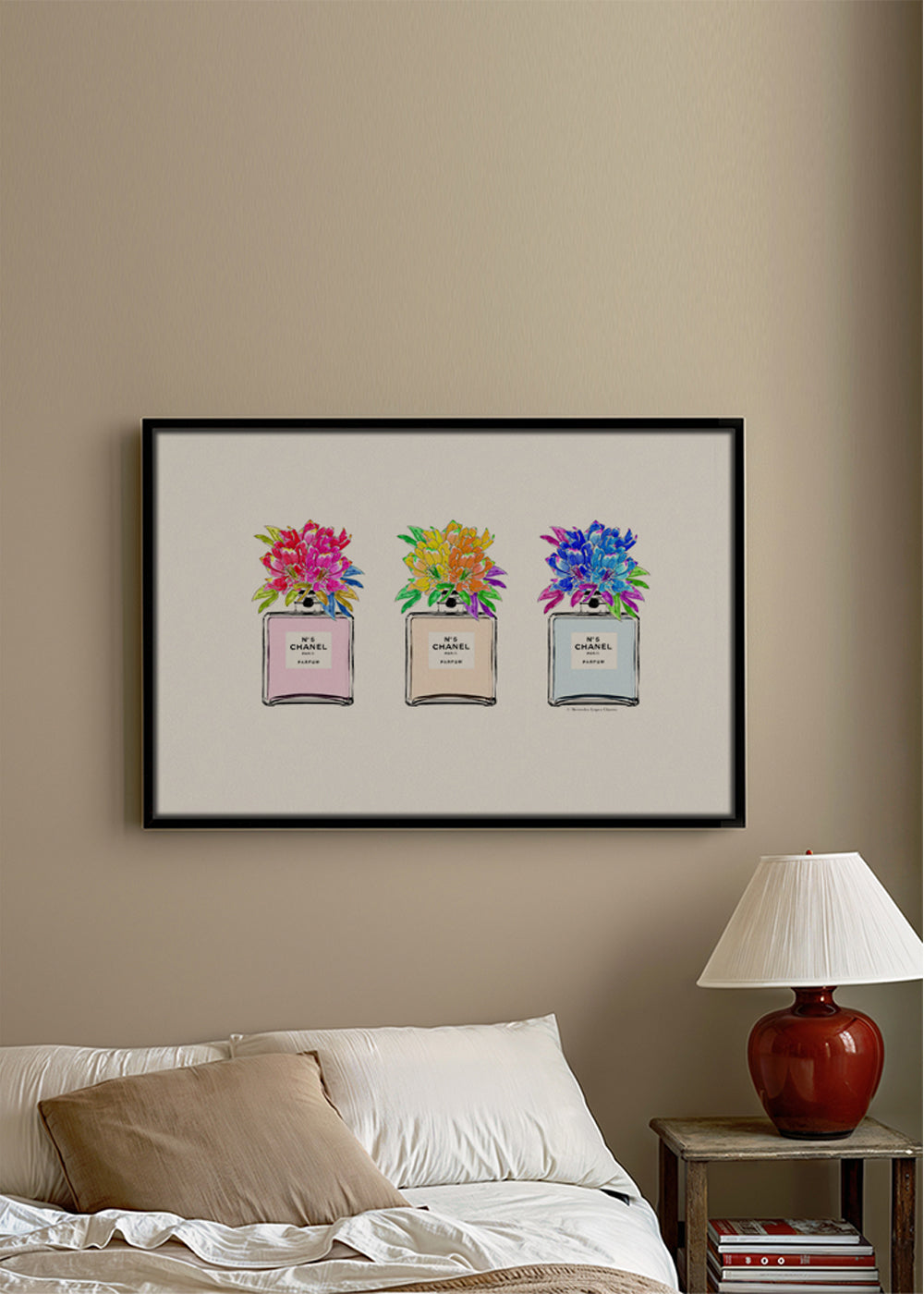 Illustration av parfymflaskor med blommor
