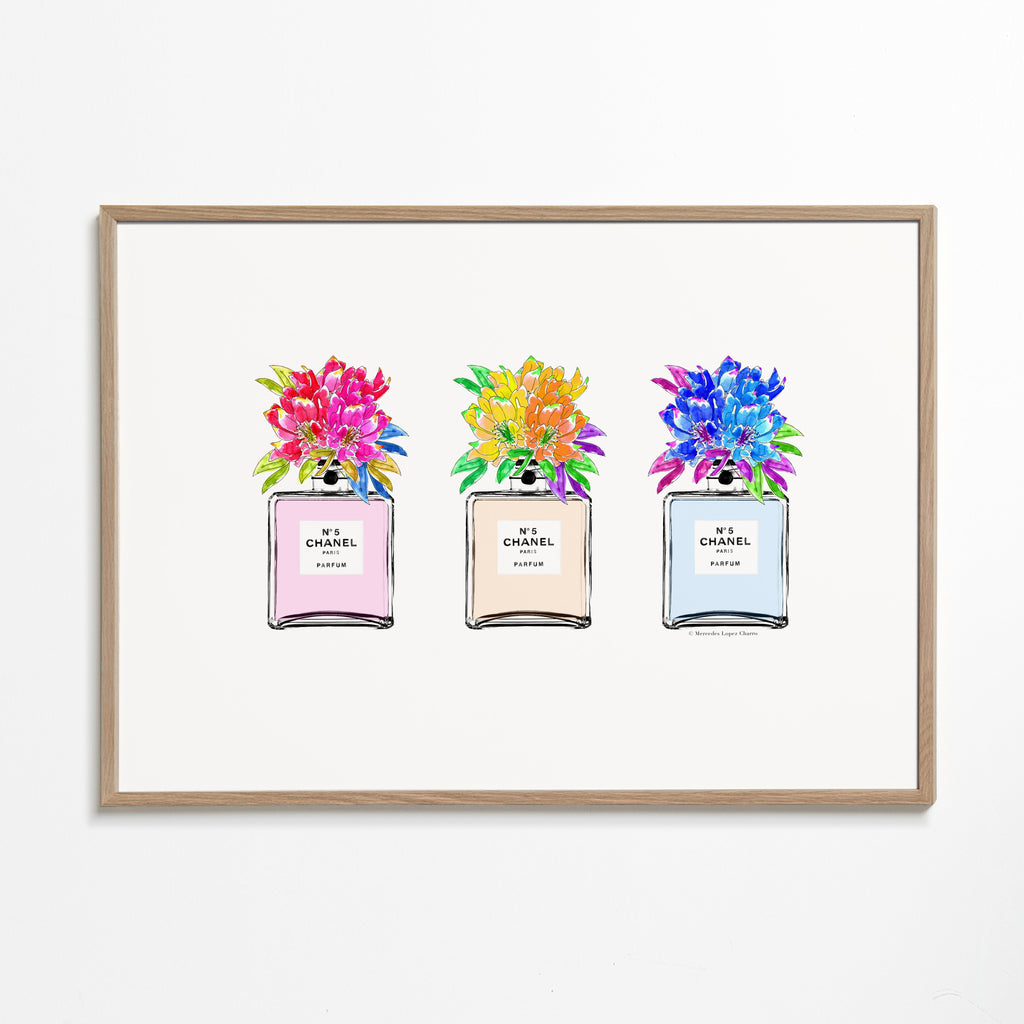 Illustration av parfymflaskor med blommor