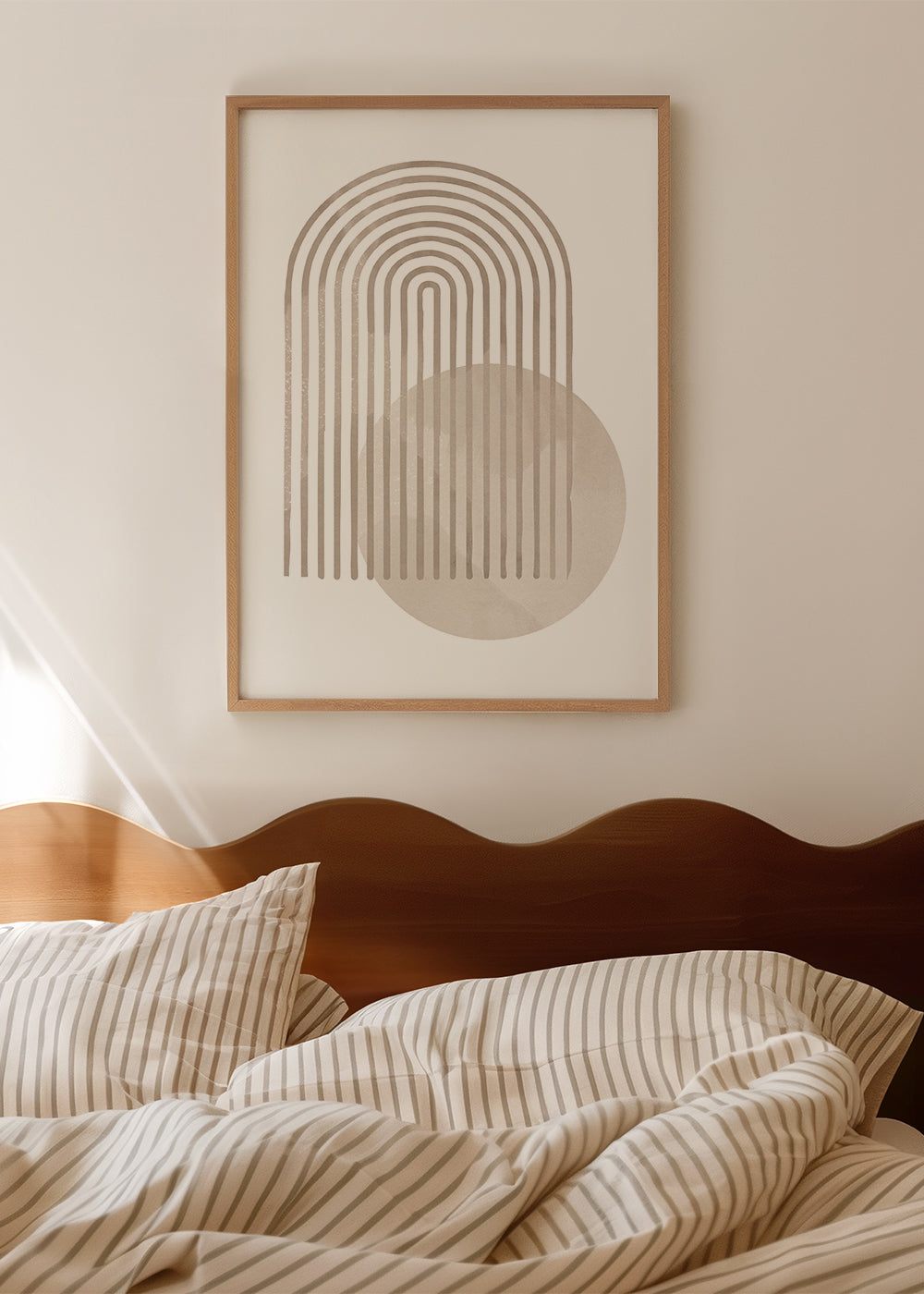 Geometrisk poster med beige båge och cirkel