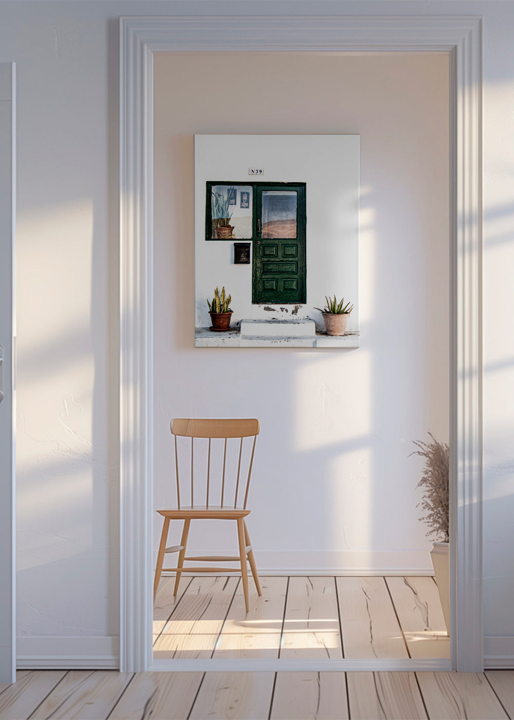 Fotografi av grön dörr med krukväxter