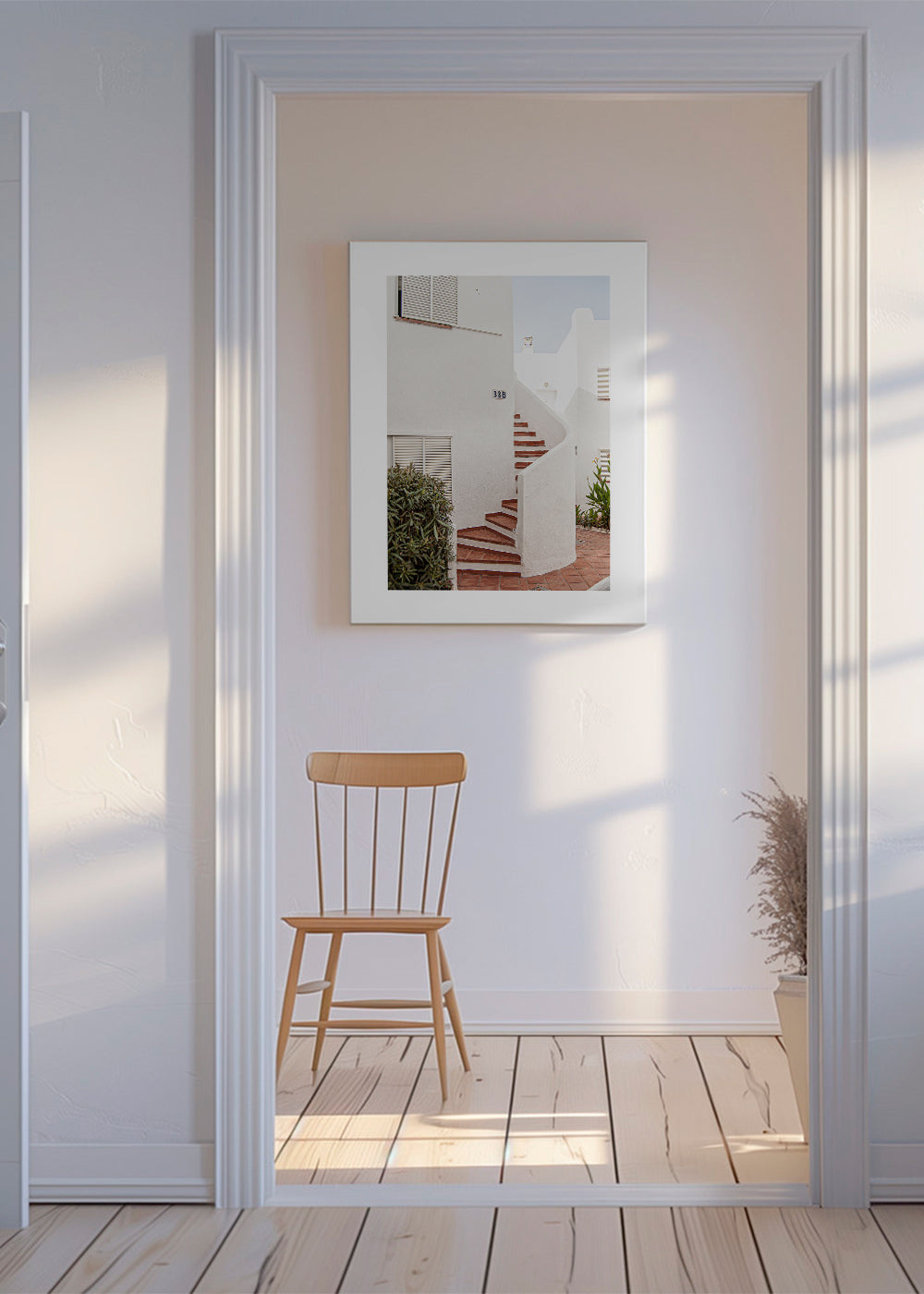 Fotografi av vit trappa med medelhavspatio