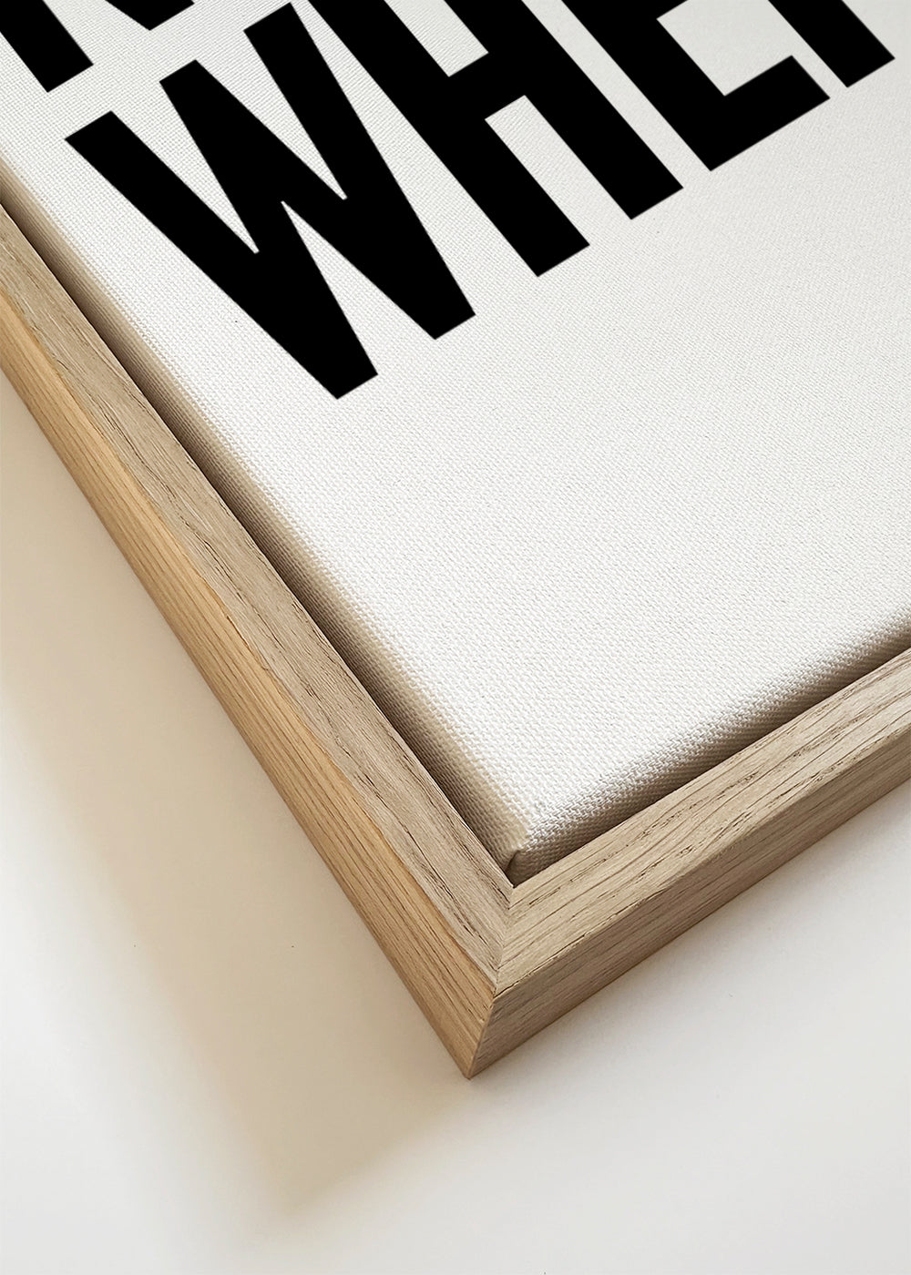 Minimalistisk typografisk affisch med tydligt budskap