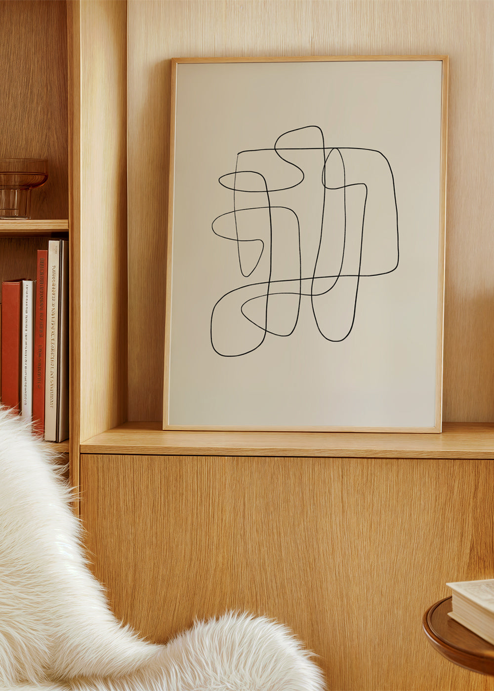 Minimalistisk design med kontinuerlig linje på beige bakgrund
