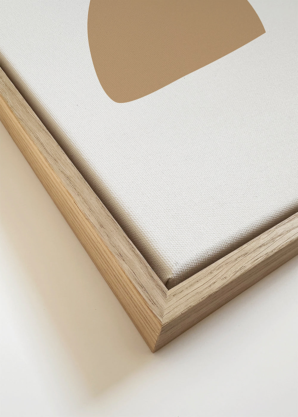 Minimalistisk poster med organiska beige och terrakotta former