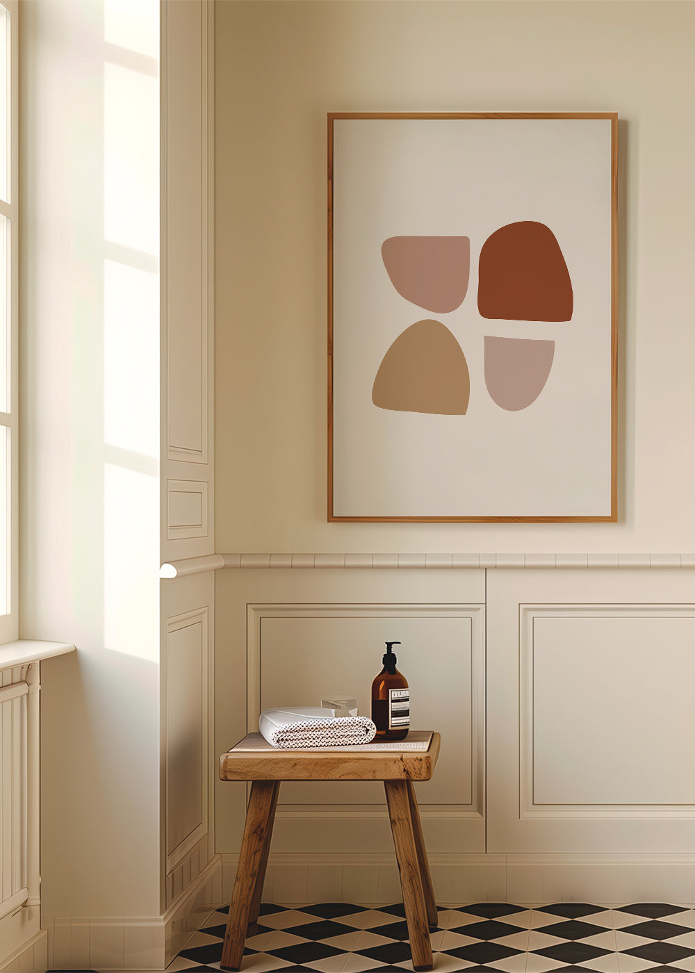 Minimalistisk poster med organiska beige och terrakotta former