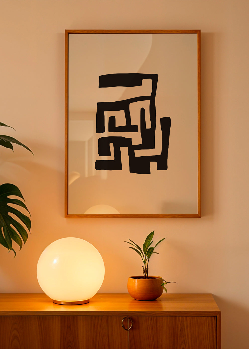 Abstrakt konst i svart på beige bakgrund