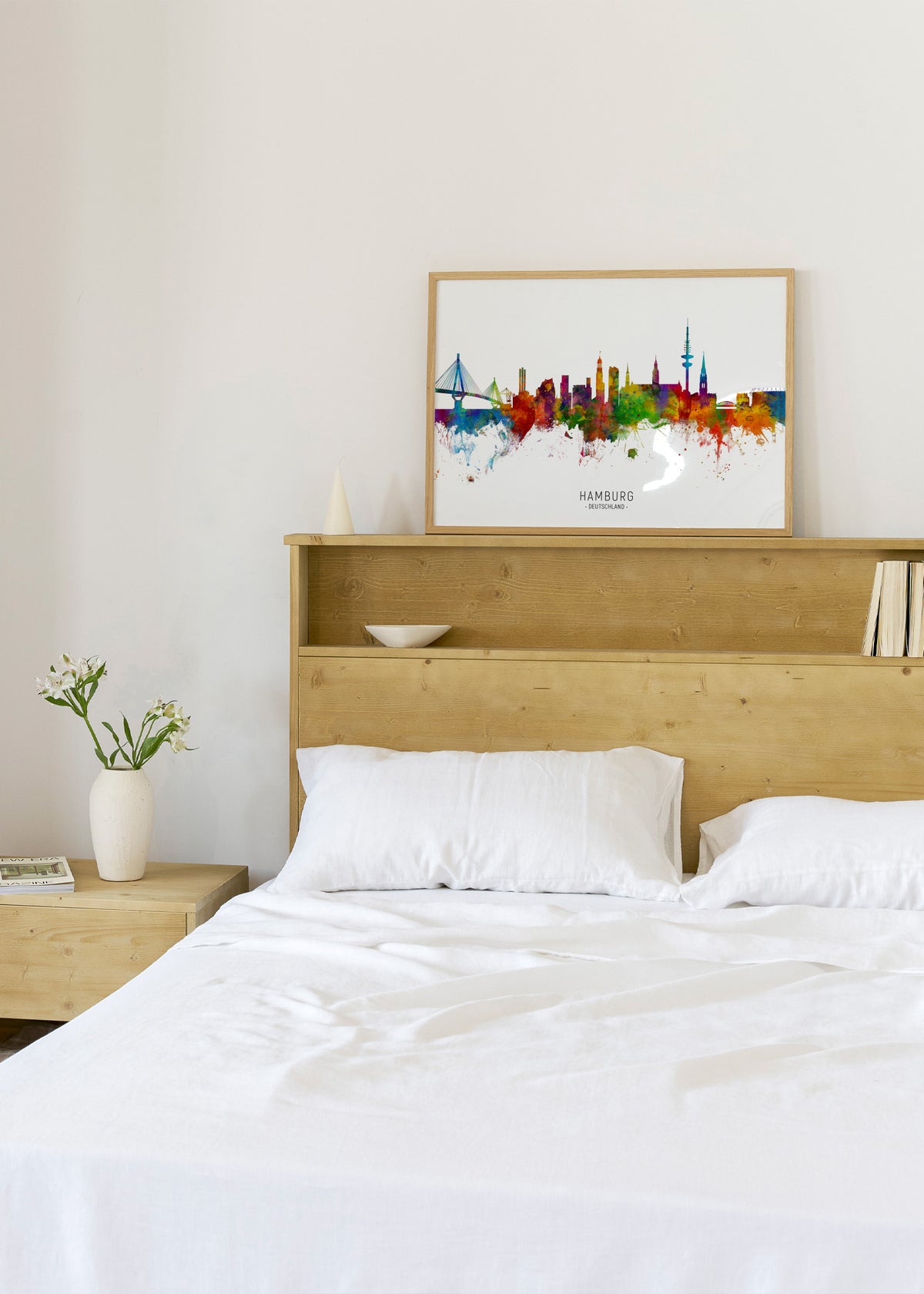 Hamburg Skyline multicolor - Framed poster in an interior