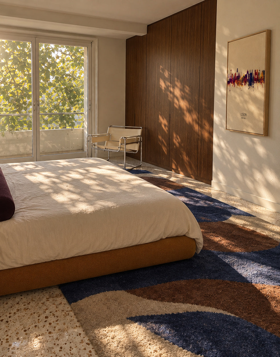 Lisbon Skyline en beige - Framed canvas in an interior