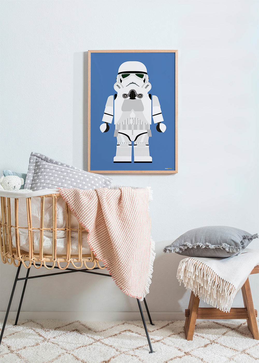 Barnposter Stormtrooper leksak på blå bakgrund