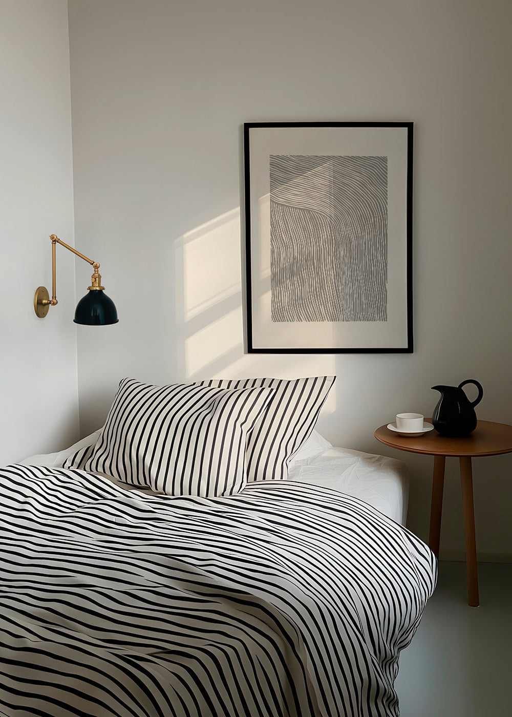 Minimalistisk affisch med vågiga linjer