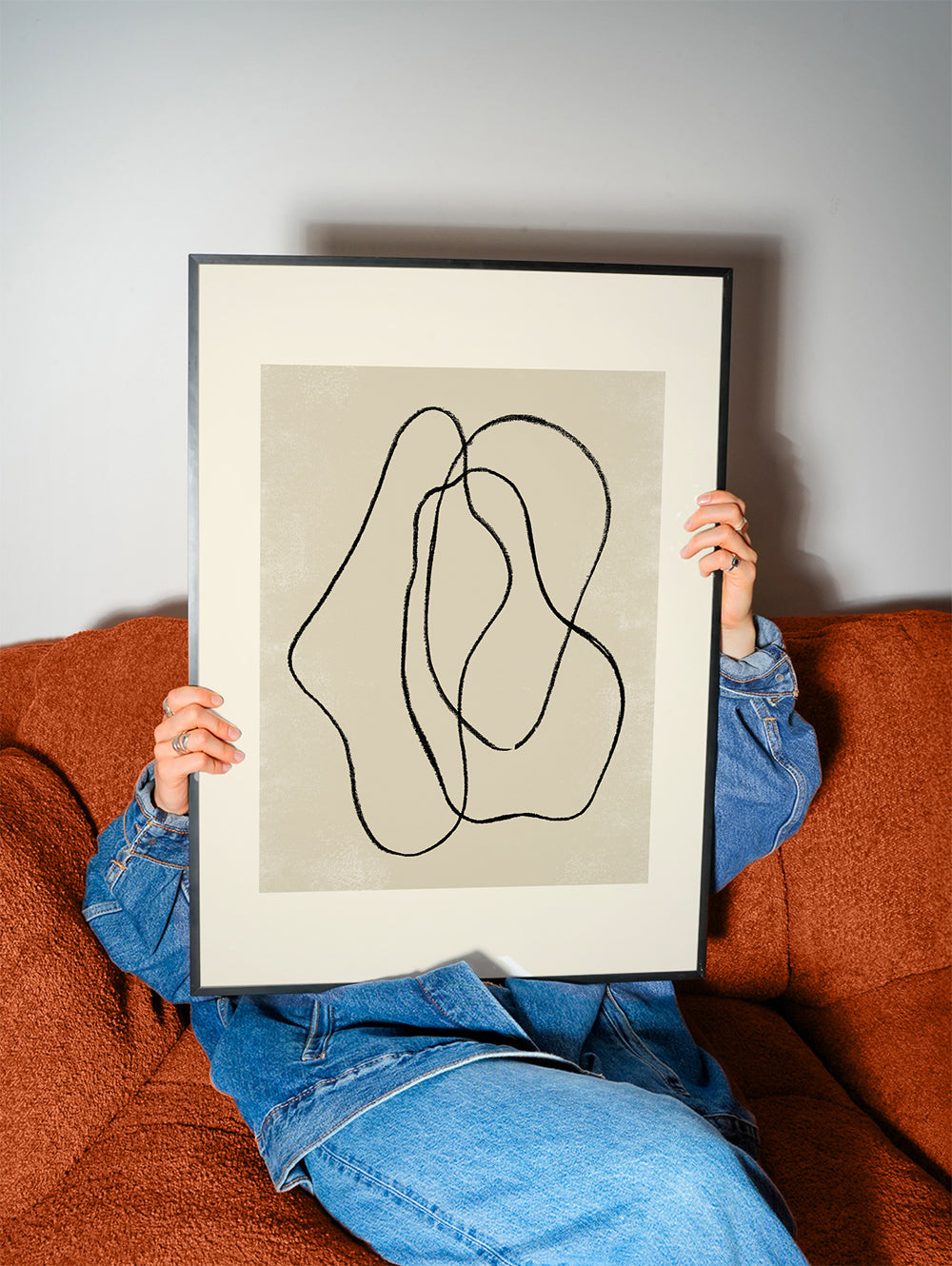 Minimalistisk tavla med organiska linjer