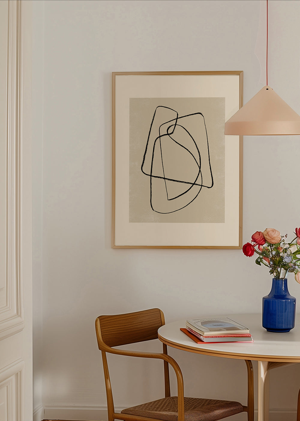 Minimalistisk print svarta streck på beige