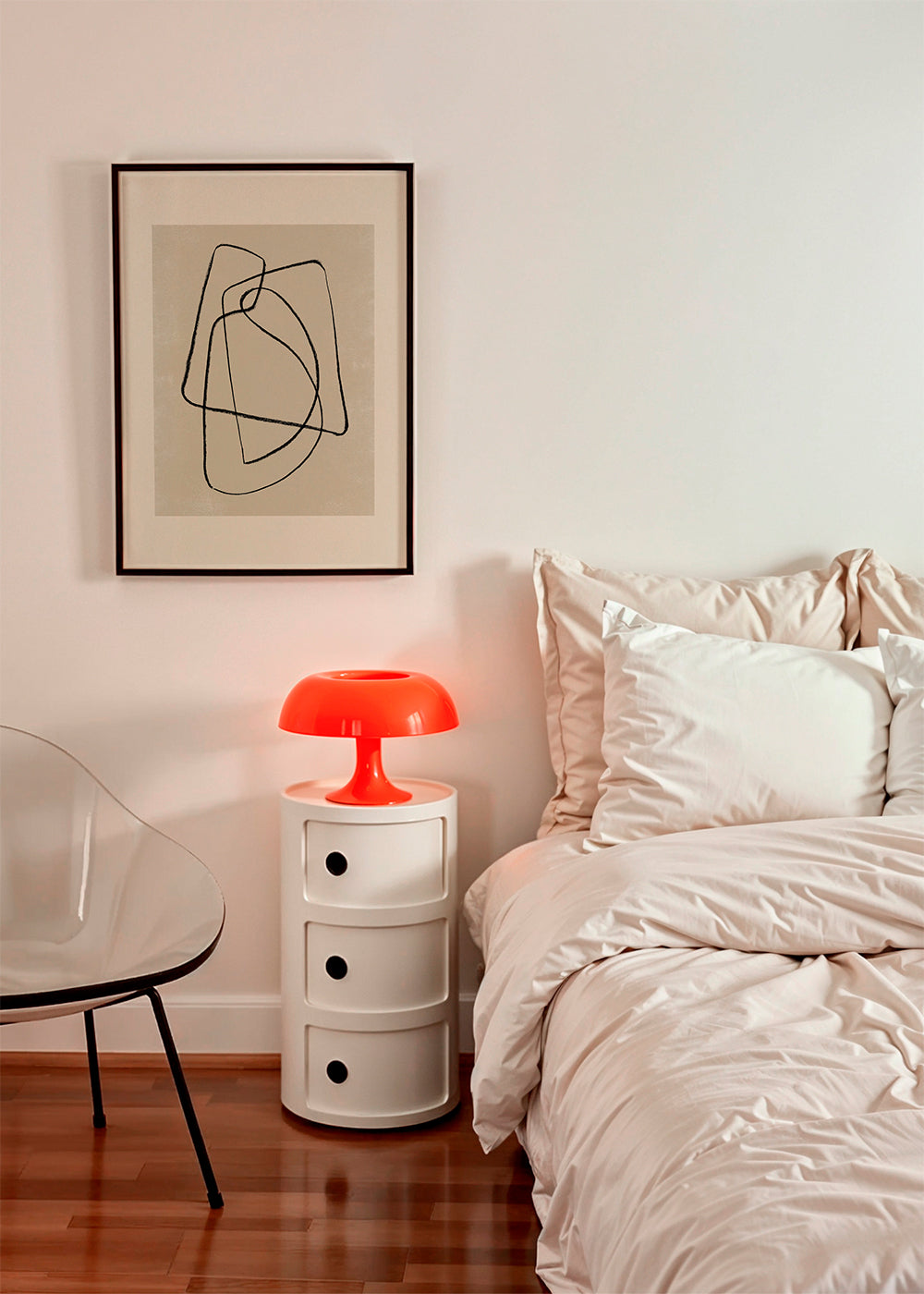 Minimalistisk print svarta streck på beige