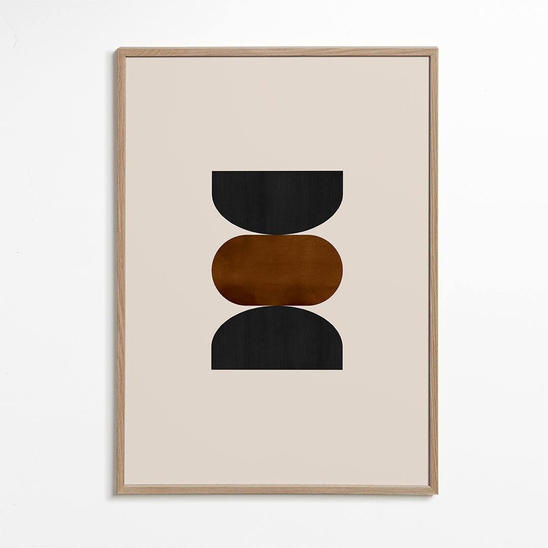 Geometrisk poster staplad i beige, rust och svart