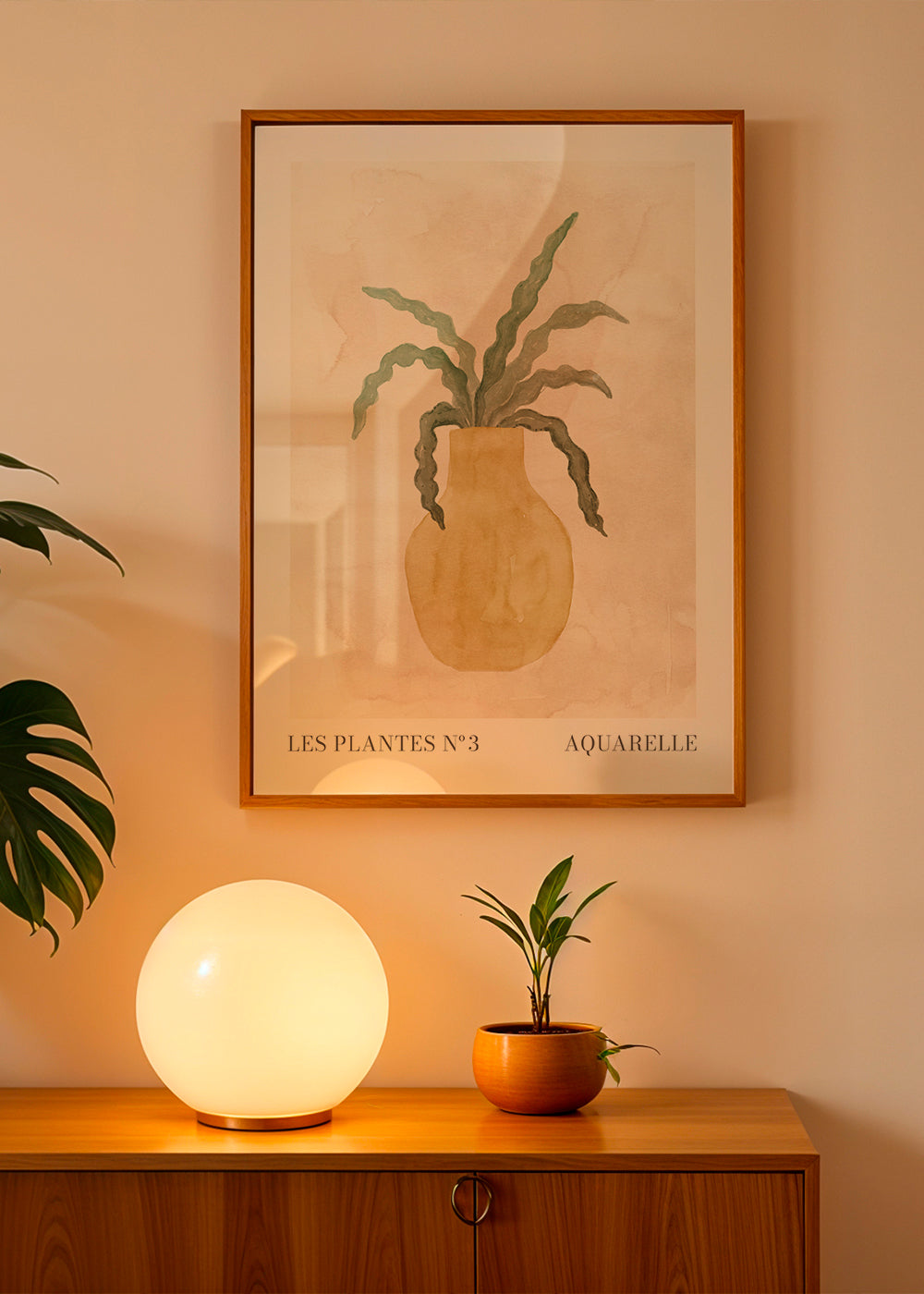 Botanisk poster: gul vas med vågiga blad