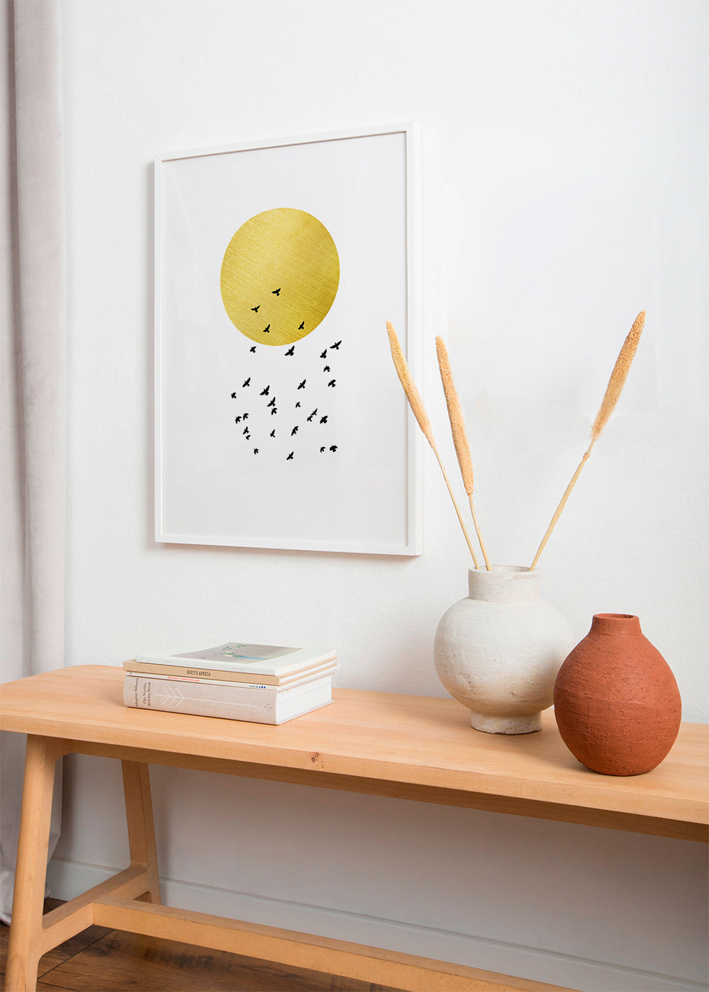 Minimalistisk print med gyllene sol och flock